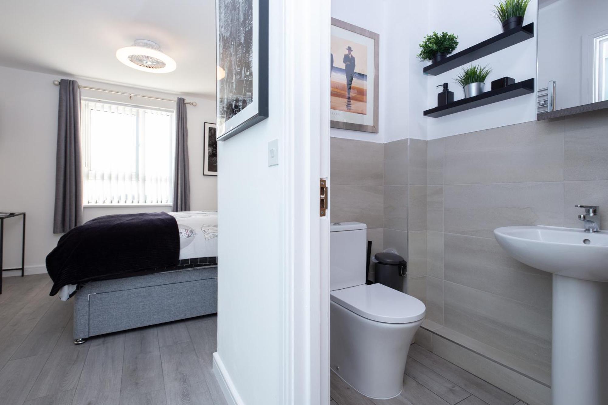 Waters Edge Apartment *